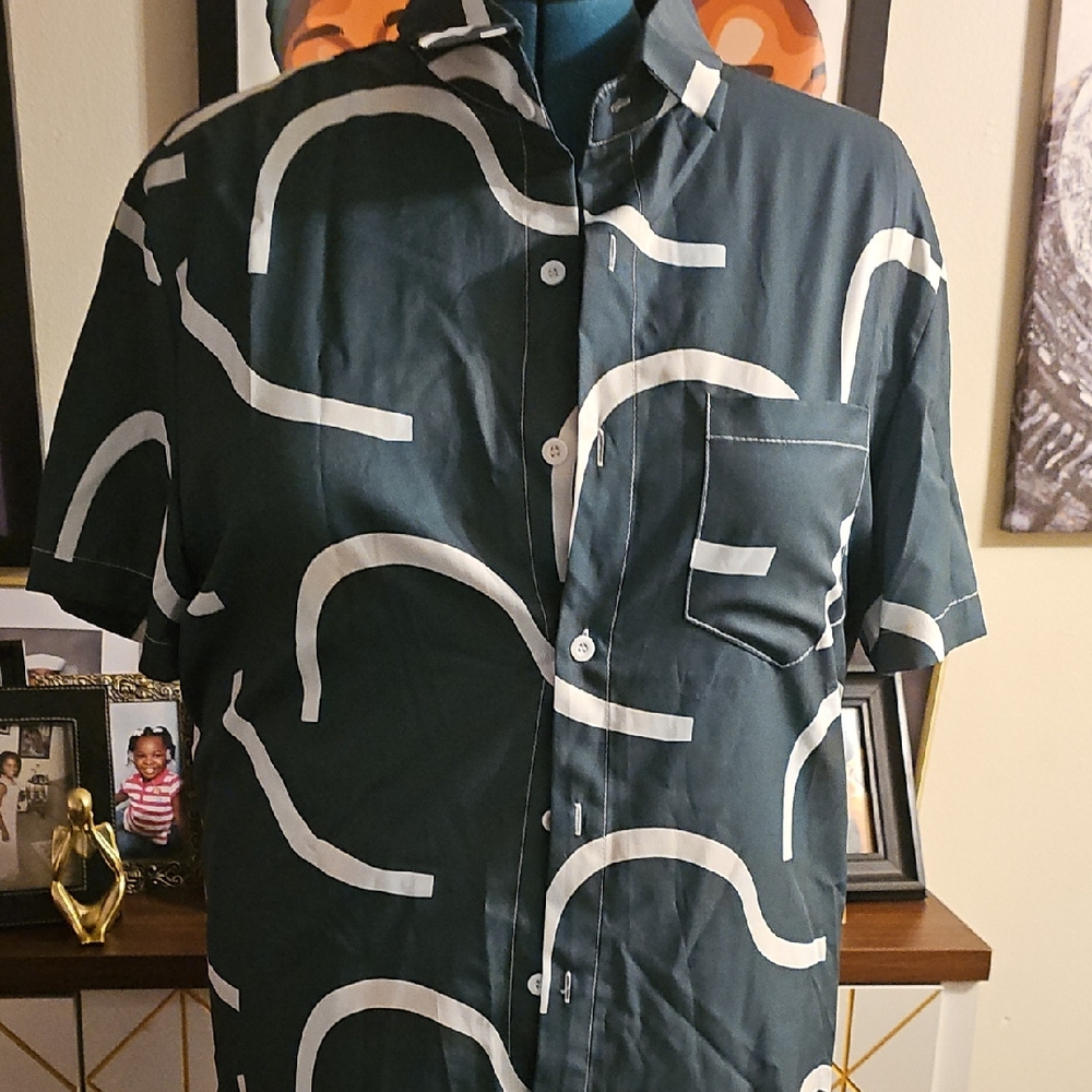 SHEIN Men Dark Green Abstract Pattern Shirt & Men Swin Trunk